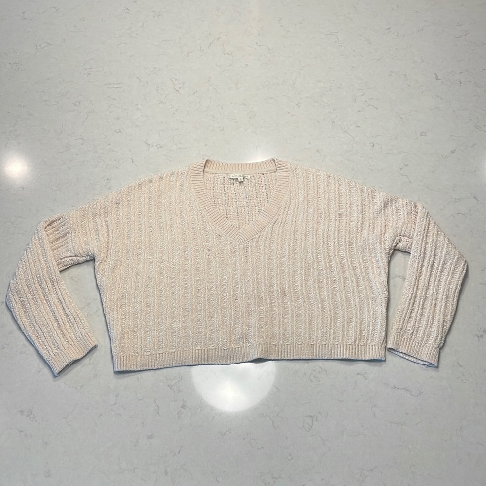 L.A. Hearts super soft V-neck cropped sweater(Womens medium)- like new condition